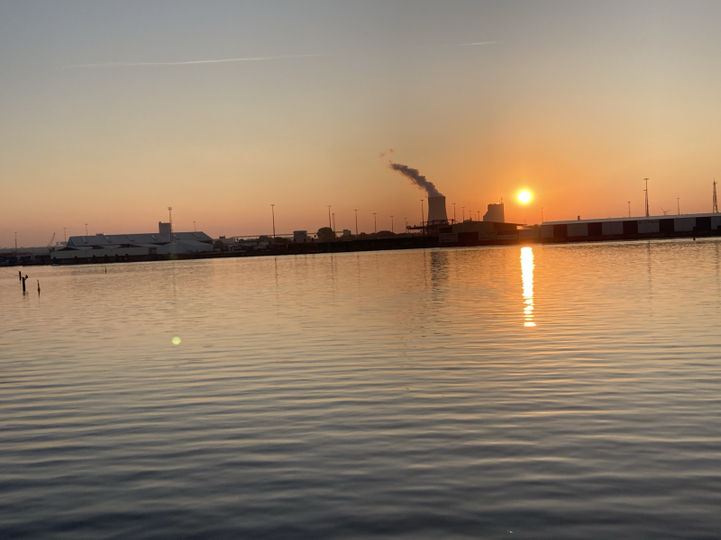 Gegenüber der Rostocker Hafen (2)